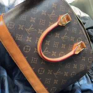 LV Alma bag 👜 Used but still in very good condition